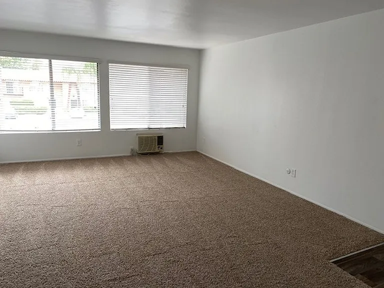 Sun Valley Gardens Apartments — Photo 33