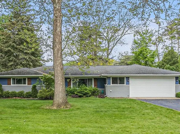 1269 Potomac Dr, Rochester Hills, MI 48306