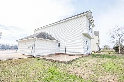 923 Saint Andrews Ln — Photo 3