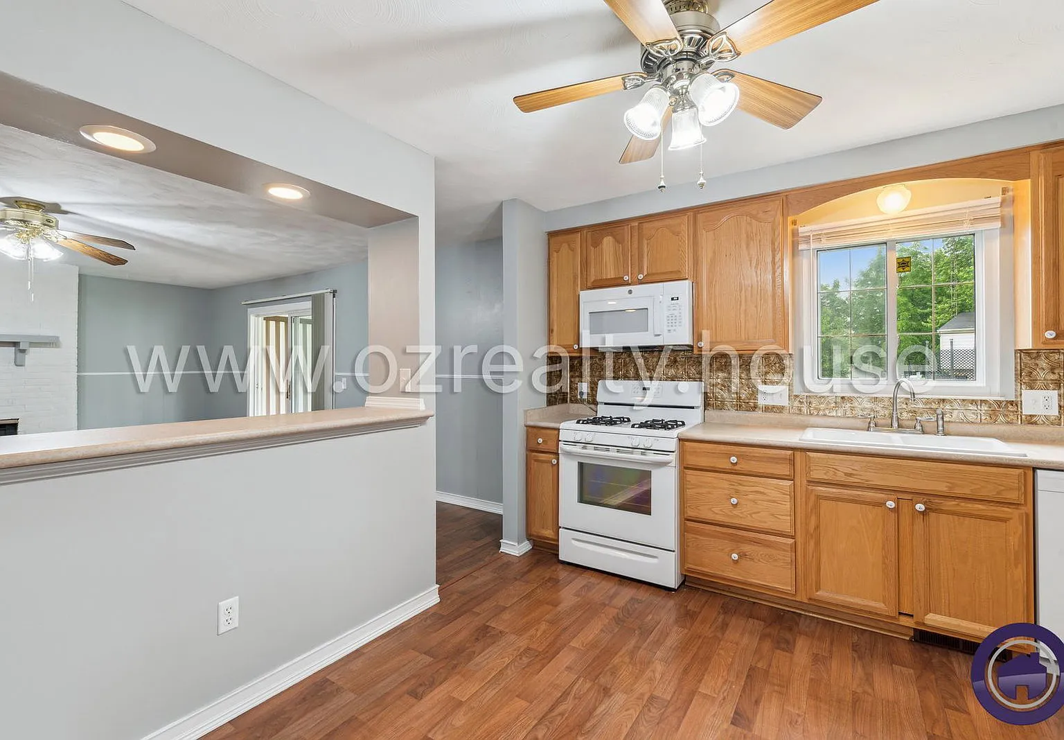 3 bed, 1.5 bath, 1410 sqft, $1,950 — Photo 3