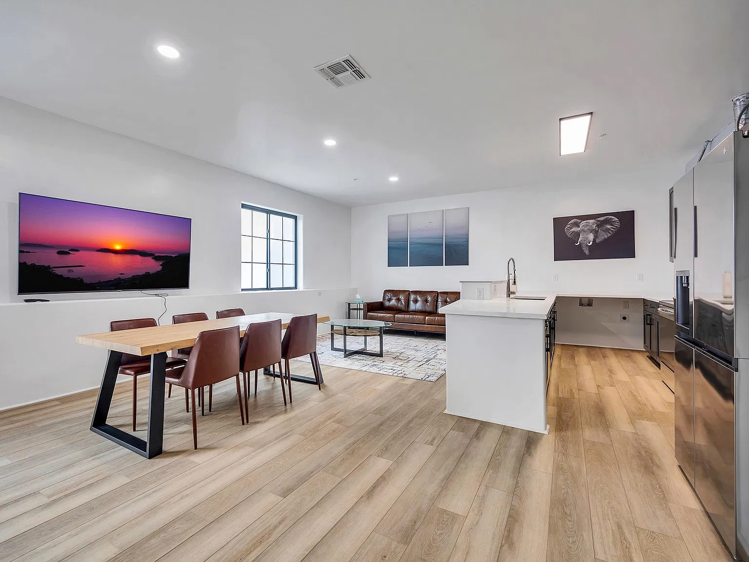 824 S Farmer Ave — Photo 3