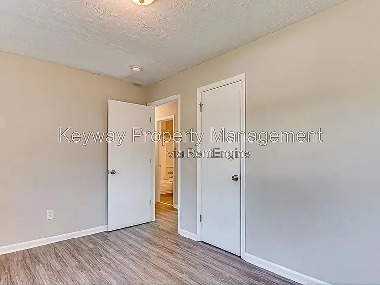 2204 Sandra Ct — Photo 13
