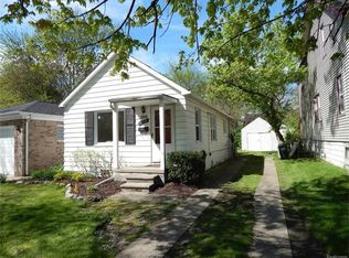 2008 Ridgemont Rd, Grosse Pointe Woods, MI 48236