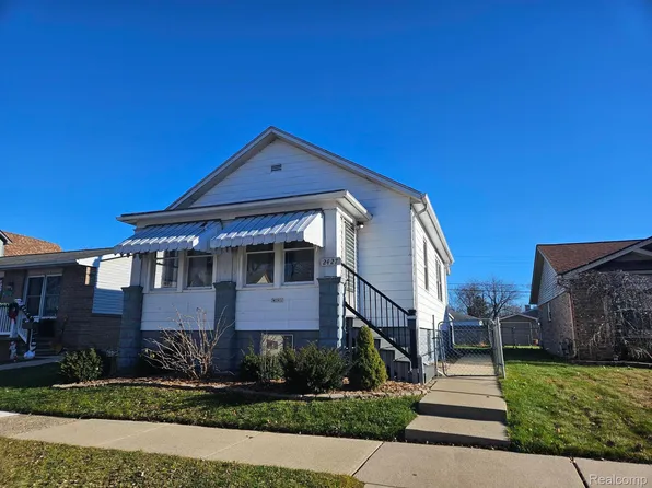 2427 Cora St, Wyandotte, MI 48192