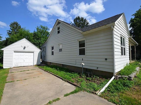 3rd image of 225 N Esterly AVENUE