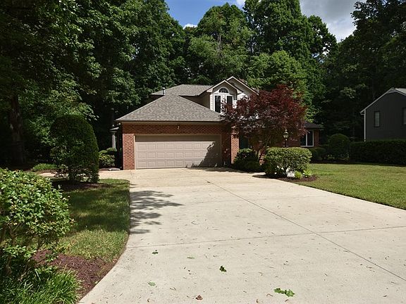 3rd image of 901 Brookview Dr