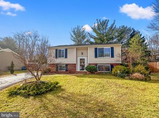 113 Seneca Chase Ct, Sterling, VA 20164