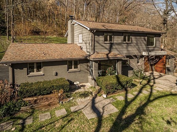5th image of 751 Rodney Dr