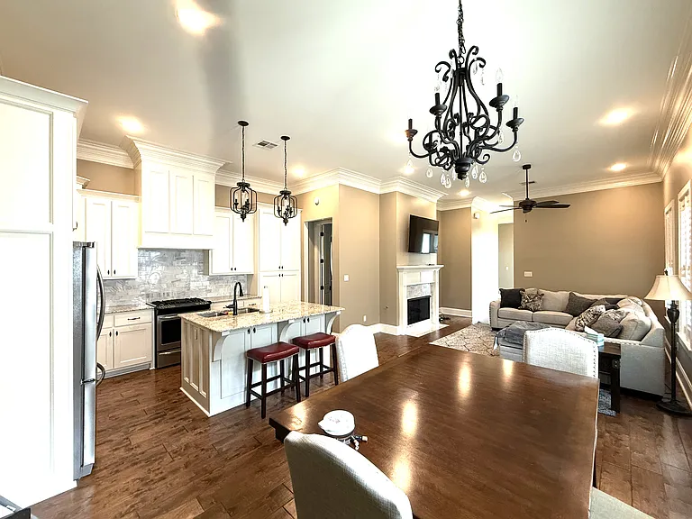 607 Waterview Rd — Photo 2