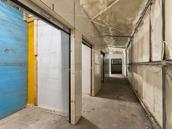 4th image of 457 W Foster St