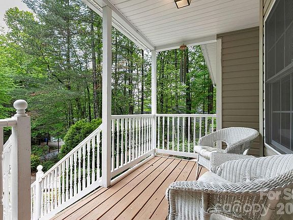 4th image of 61 Autumn Glen Ct