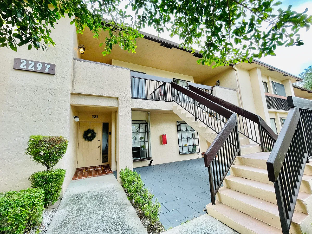 Building Photo - 2297 SW 15th St #122