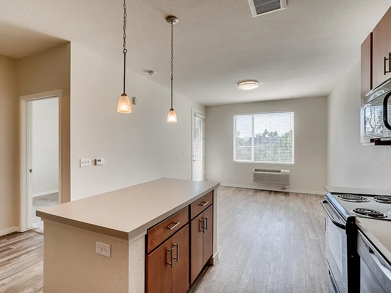Zephyr Line | Lakewood, Co. Apartments