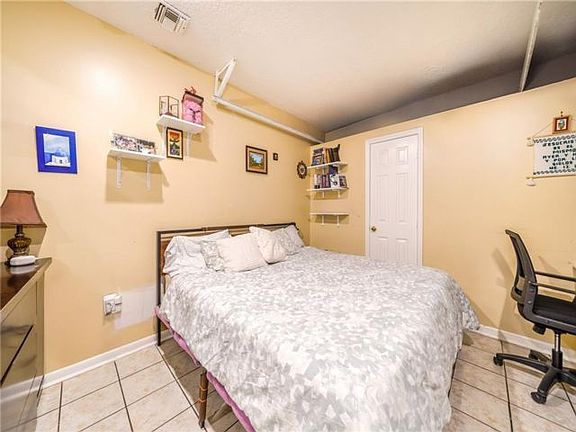 3rd image of 5400 Lakewood Cir S