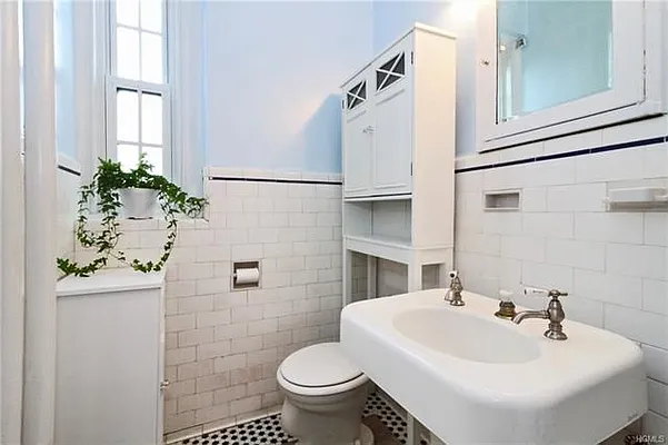 Sold by Douglas Elliman | media 19