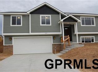 830 Autumn Pkwy, Crete, NE 68333