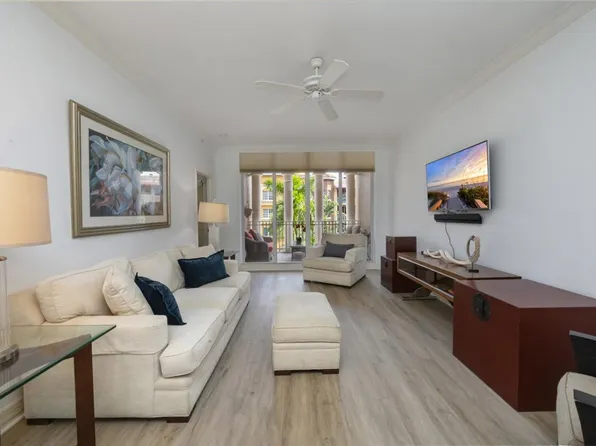 410 Bayfront Pl, Naples, FL