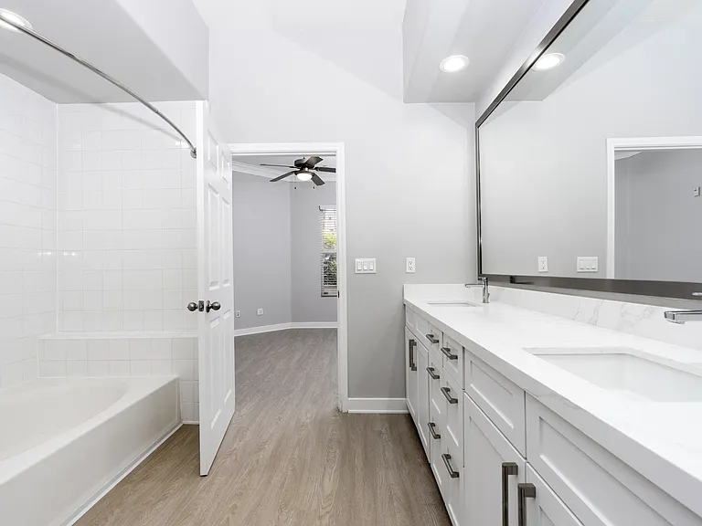 Paladia Luxury Apartments — Photo 97