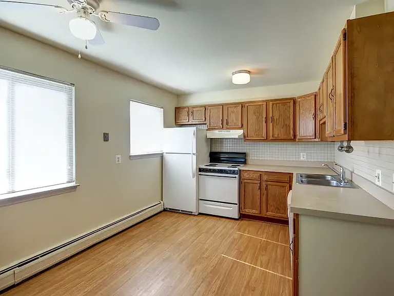 Fairfield Arms Apartments — Photo 9
