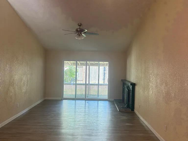 1315 Gillpepper Ln — Photo 3