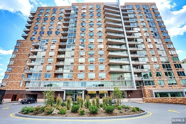 1st image of 907 Hudson Park #907