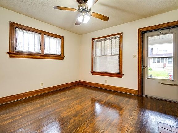 5th image of 3121-3123 Elliot Ave