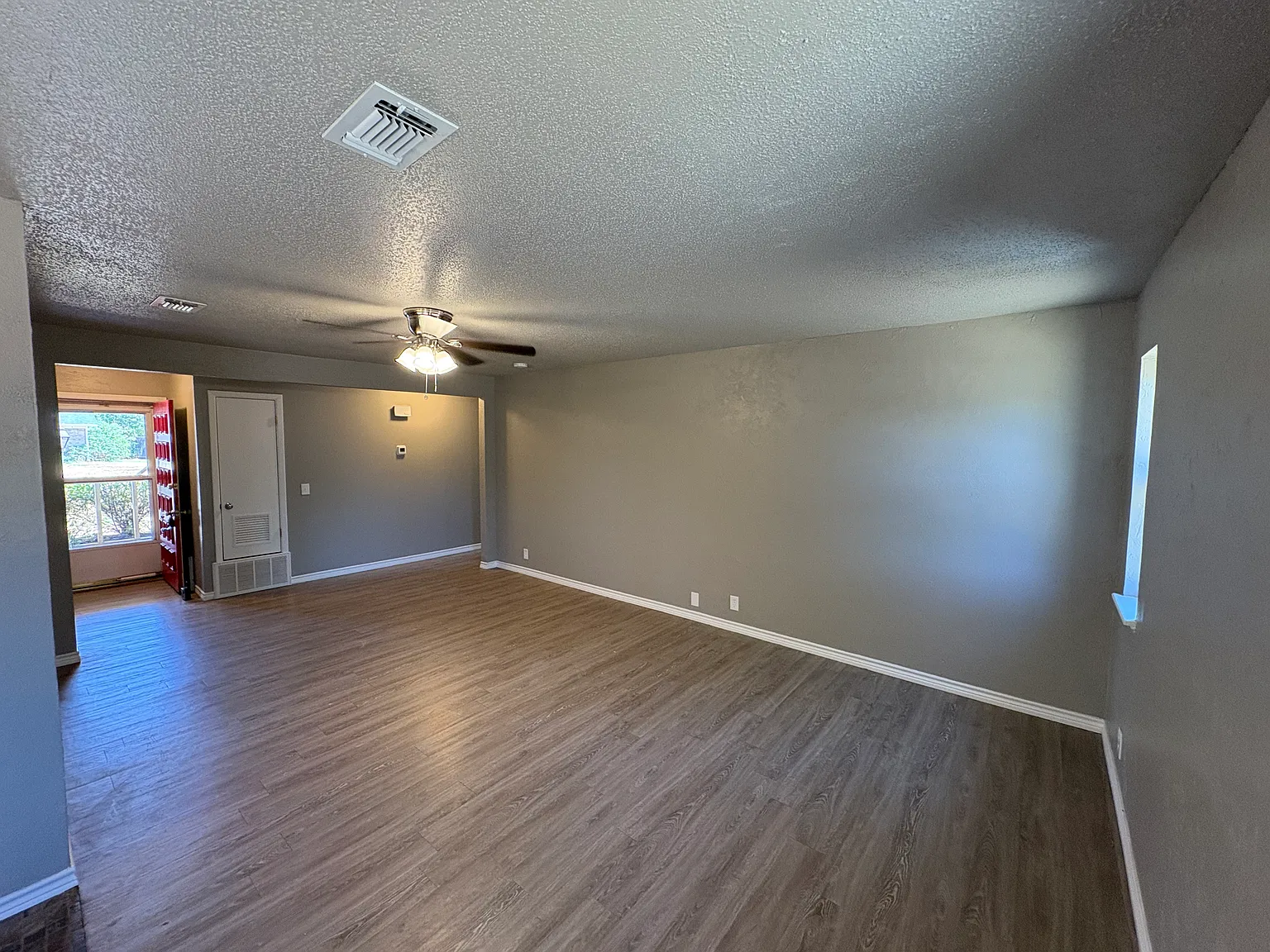 4 bed, 1434 sqft, $1,950 — Photo 2