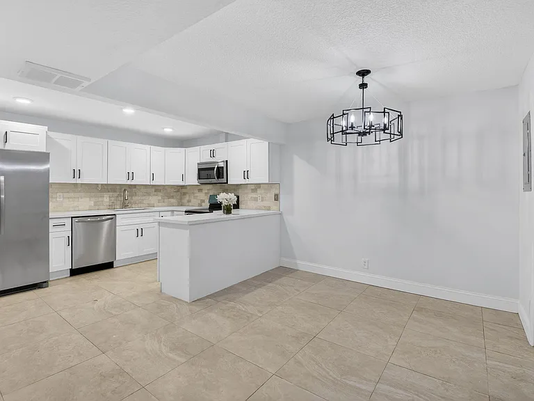 717 NW 29th Ave #B — Photo 11
