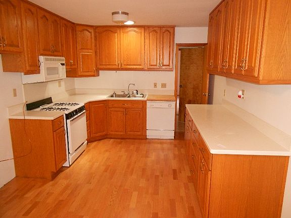 2nd image of 3100 Canterbury Dr