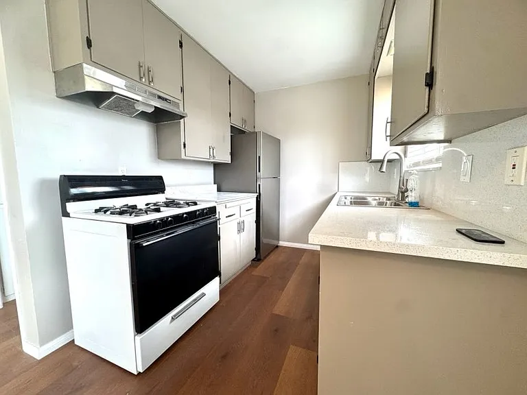 3320 Vista Ave #9 — Photo 4