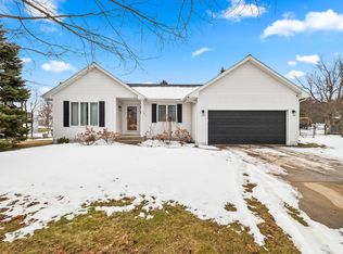 493 Salem Dr, Jonesville, MI 49250