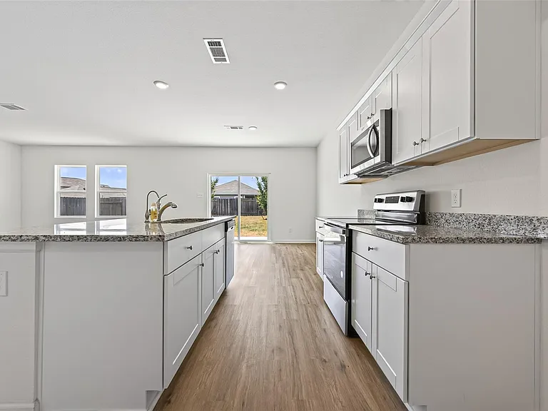 654 Amesbury Rd — Photo 20