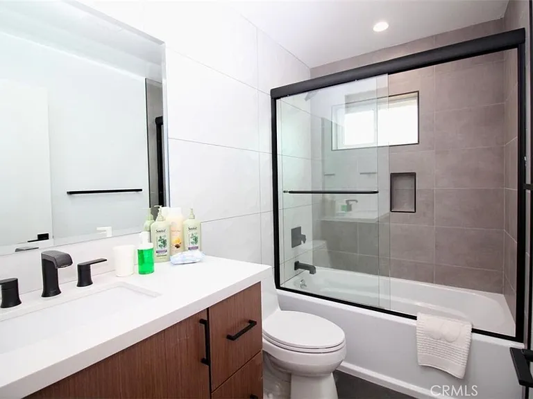 1416 S Cloverdale Ave #1416 — Photo 23