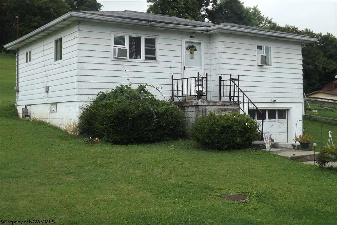 106 Marshall St photo 1