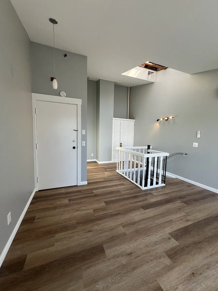 Building Photo - 213 1st Ave S #P4