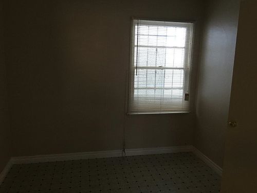 5th image of 10313 Hawthorne Blvd