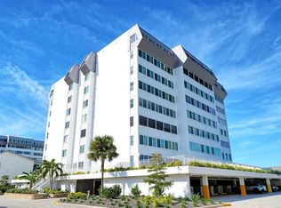 1125 W Peppertree Dr APT 302, Sarasota, FL 34242