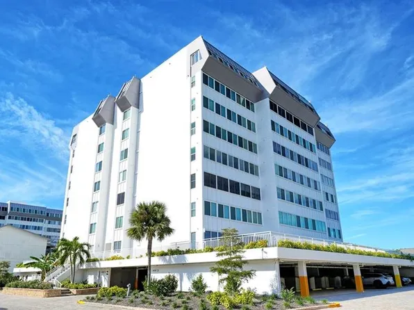 1125 W Peppertree Dr APT 302, Sarasota, FL 34242