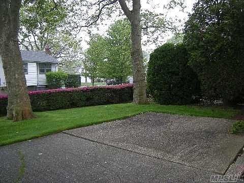 1st image of 9 N Pine Dr