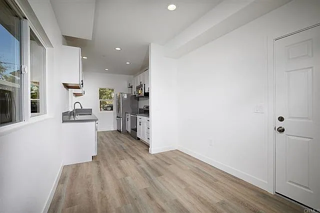 2 bed, 2.5 bath, 1389 sqft, $3,200 — Photo 2