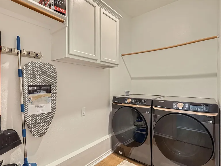 1016 Thackeray Ln — Photo 23