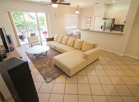 3rd image of 833 Tulip Cir