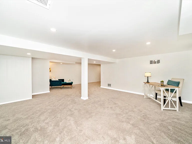 8409 Woodward St — Photo 35