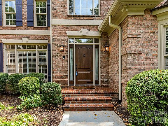 3rd image of 4409 Rosecliff Dr