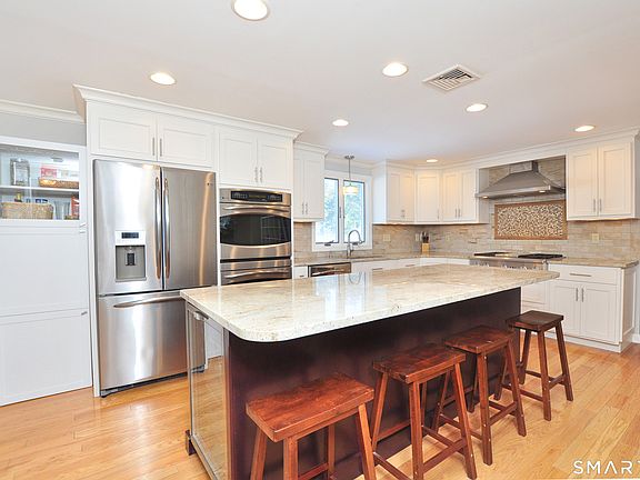 3rd image of 90 Seminary Road