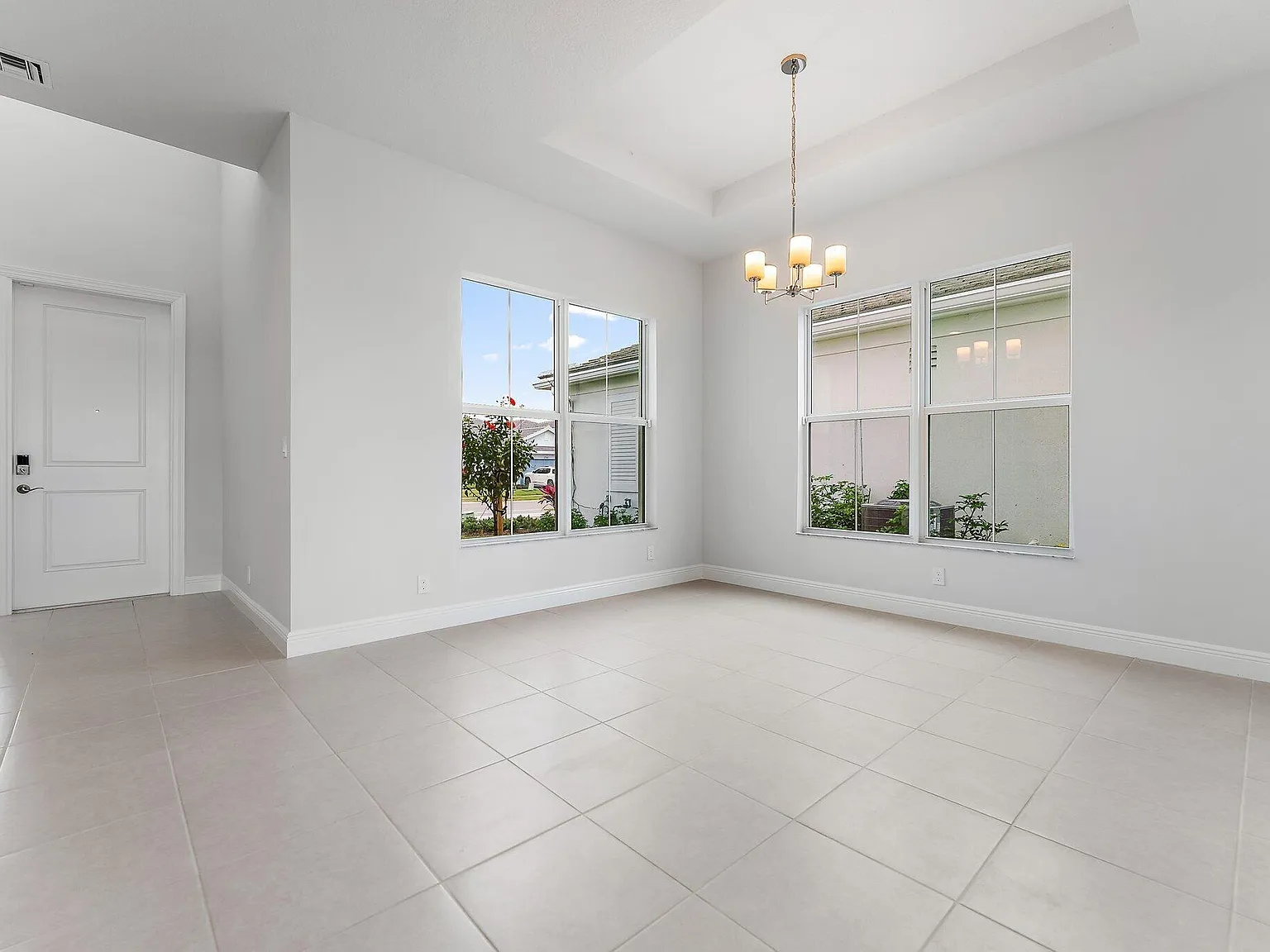 5 bed, 3.0 bath, 3151 sqft, $6,250 — Photo 3