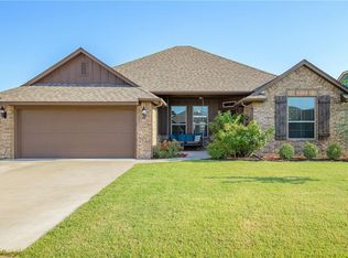 904 SW 14th St, Moore, OK 73160