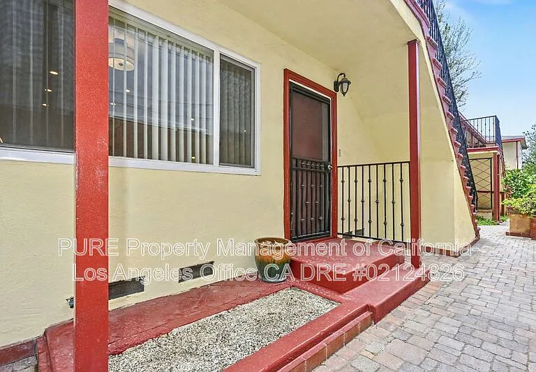 1527 Harvard St #3 — Photo 2