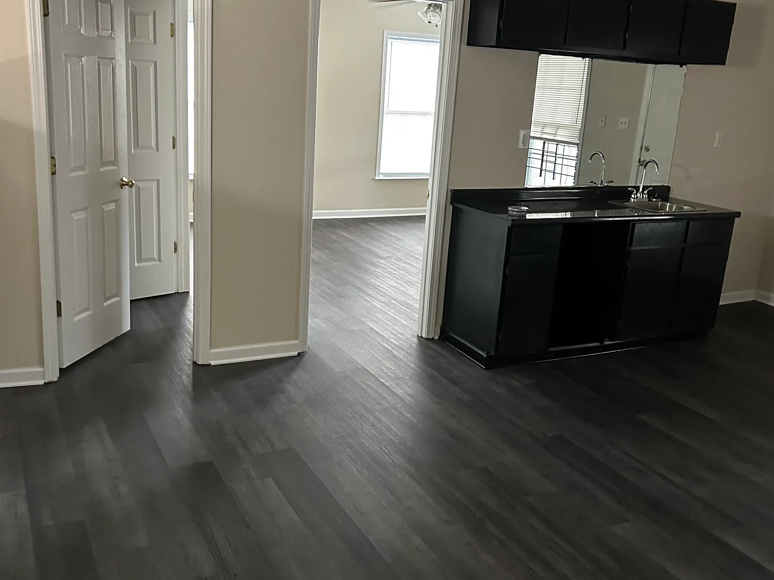 3 bed, 1100 sqft, $1,150 — Photo 4