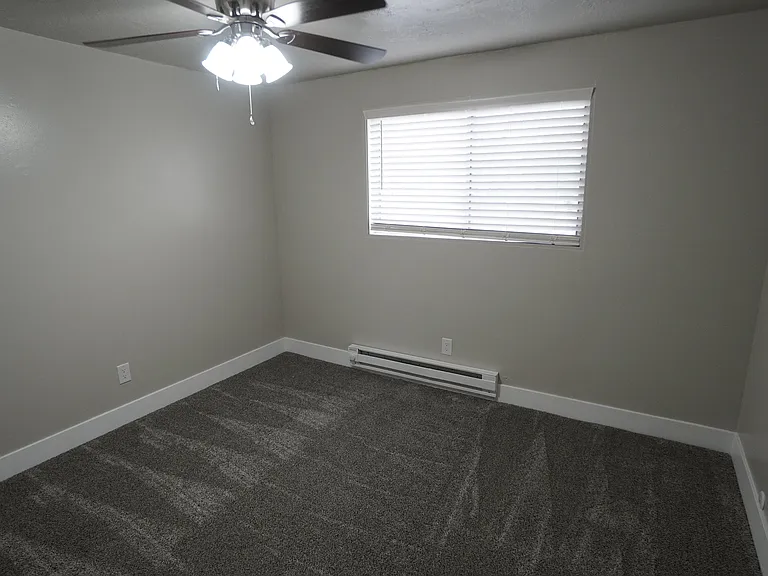 Apartments at 175 Main Street in Farmington — Photo 43